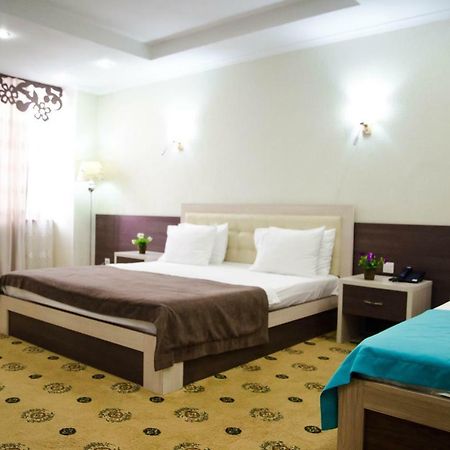Luxury House Hotel Simkent Buitenkant foto