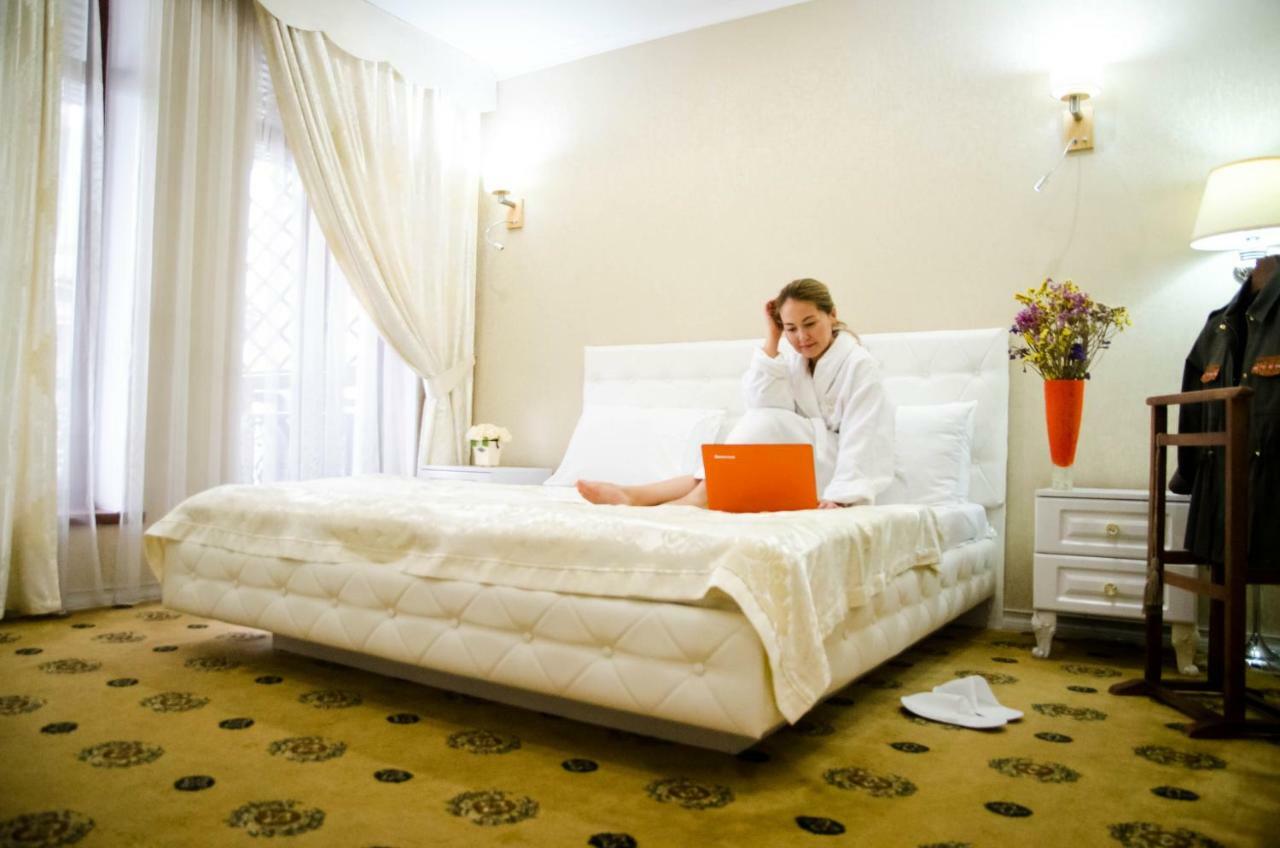 Luxury House Hotel Simkent Buitenkant foto