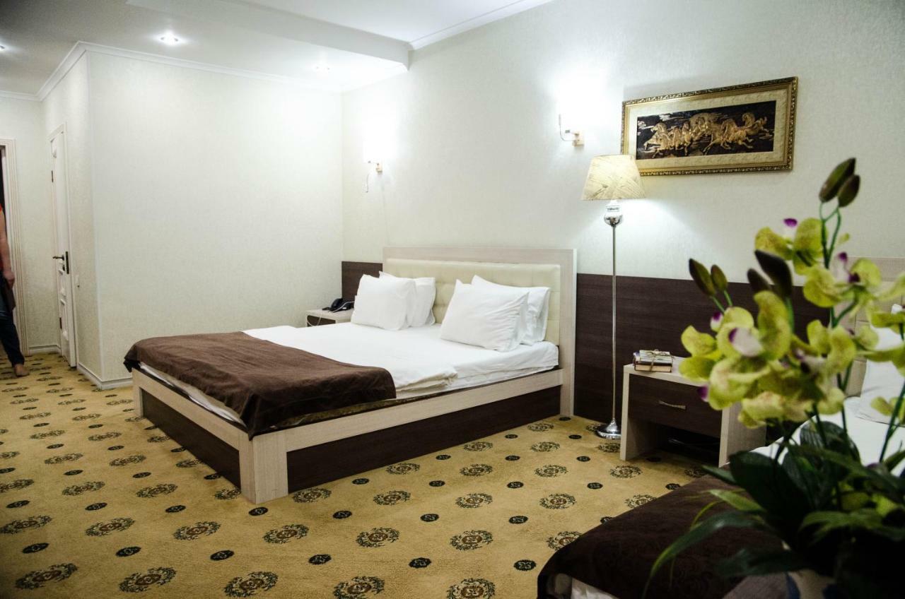 Luxury House Hotel Simkent Buitenkant foto