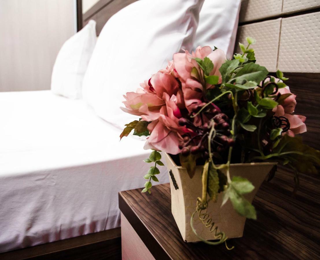 Luxury House Hotel Simkent Buitenkant foto